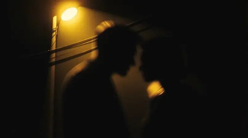 深夜官宣：顶流艺人恋情曝光，吃瓜暗网网站独家还原时间线 - 拼图推荐
